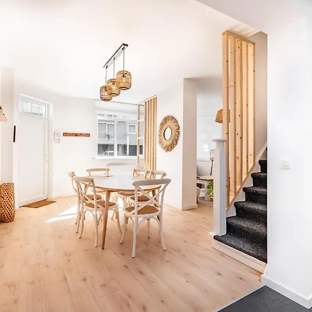 Garden Steps From Beaches, Cleaning Included Villa Koksijde