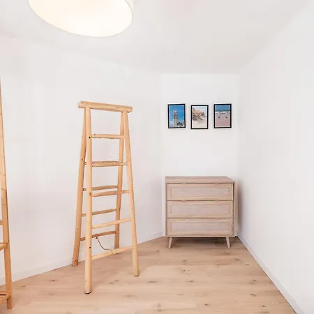 Garden Steps From Beaches, Cleaning Included *