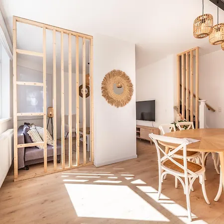 Garden Steps From Beaches, Cleaning Included *